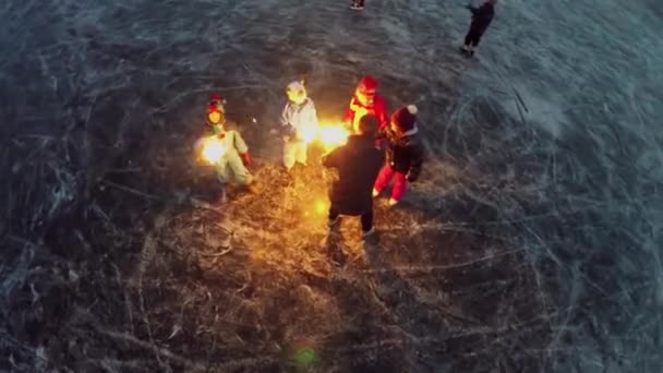 Man and kids skating by icy pond — Stock Video