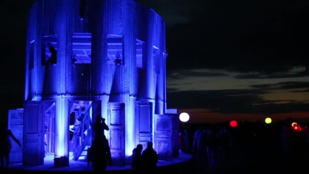 Casa azul no Wonderland Park durante o Festival — Vídeo de Stock