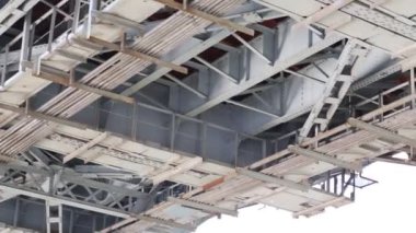 Sağlam tasarımı ile modern köprü