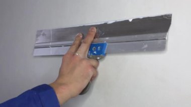 Spatula ile çalışan düzeltme duvar