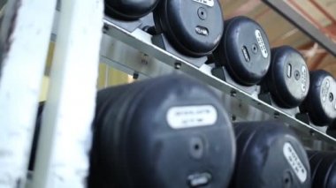 Altın spor salonunda halter 