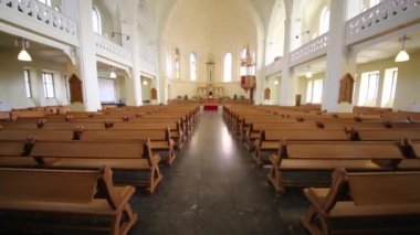 Banklar ve haç Evangelist Lutheran Katedrali