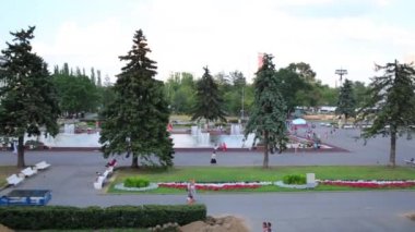 Güzel kare VDKNh Moskova'da çeşmeler ile