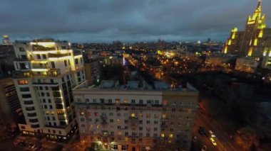 Kış akşamı aydınlatma ile Megalopolis 