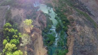 Büyük Kanyon birçok şelaleler ile manzara 