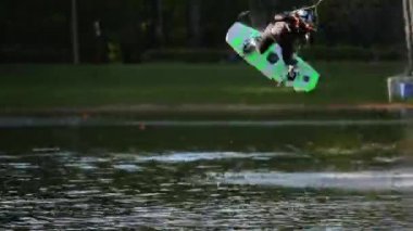 Gemide erkek wakeboarder atlar 