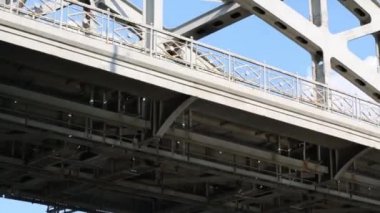 Sağlam tasarımı ile modern köprü