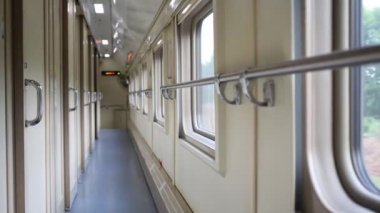 Koridor tren hareket eden modern taşıma
