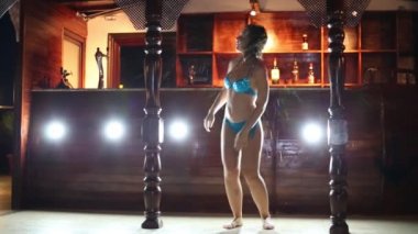 Islak mayo dansları kadında 