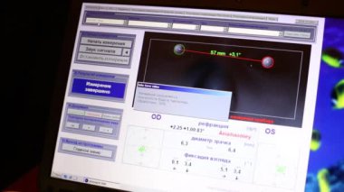 Çocuk gözleri parametreleri Refraktometre tarafından ölçme