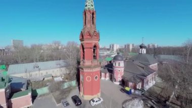 Nikolskiy Manastırı'ndaki çan kulesi 