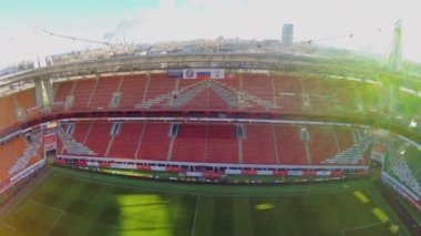 Lokomotif futbol stadyumunun boş tribünleri 