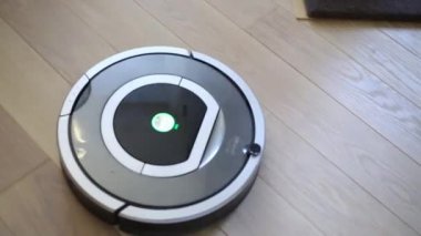Yuvarlak elektronik irobot temiz katta