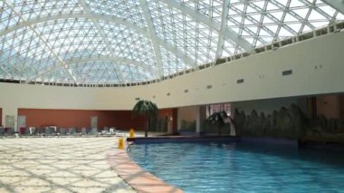 Gorki Gorod alışveriş merkezinde Havuzu