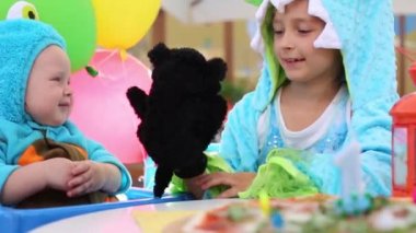 Kız ve erkek kardeşim canavarlar kostümleri 