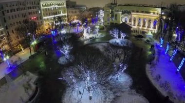 Kış akşamı çelenkile park 