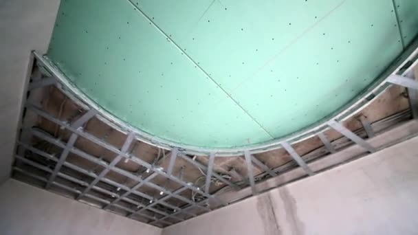 Plafond suspendu en placoplâtre — Video