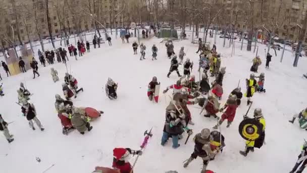 Reconstrucción de la batalla de estilo medieval — Vídeo de stock