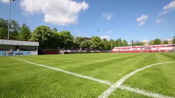 Campo verde de fútbol sin jugadores — Vídeo de stock