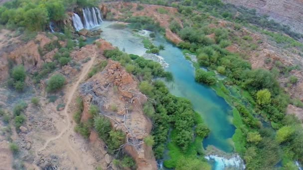 Landschaft mit Wasserfällen und Fluss im Grand Canyon — Stockvideo