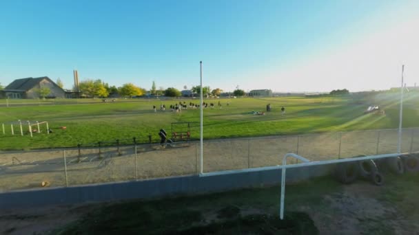 Esporte equipe jogar futebol — Vídeo de Stock