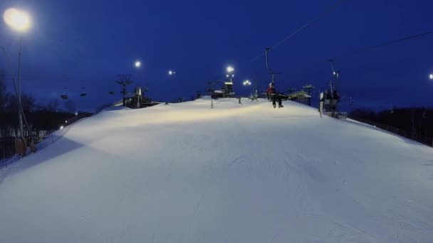 People ride on chairlift, ski and snowboards — Stock Video