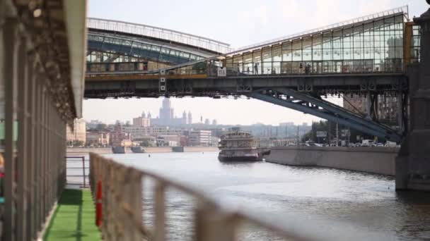 Bogdan Khmelnitsky footbridge — Stockvideo