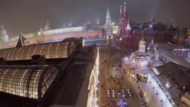 Many people walk by Red square — Stock Video