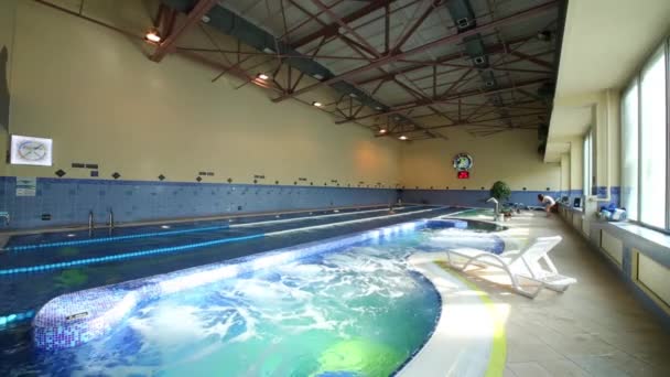 Nouvelle grande piscine intérieure — Video