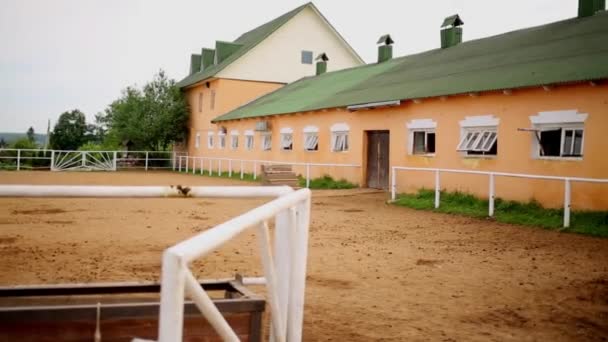 Opróżnij wybieg i ziemi z siana — Wideo stockowe