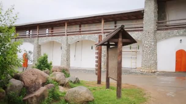 Τοίχο σε πολιτιστικό συγκρότημα Etnomir — Αρχείο Βίντεο