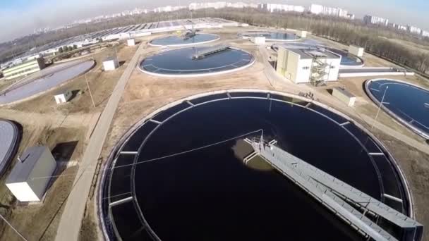 Depósitos de sedimentación del tratamiento biológico del agua — Vídeos de Stock