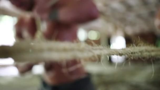 Cuerda estirada en edificio abandonado — Vídeos de Stock
