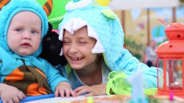 Brother and sister with dog toy — Stock Video