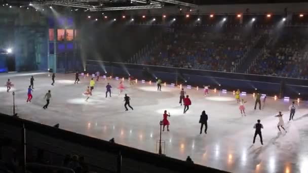 Show on ice rink of Averbukh — Stock Video