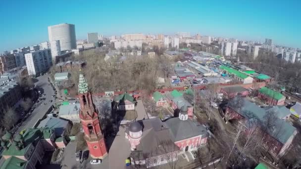Cityscape met Nikolskiy klooster in Preobrazhenskaya Gemeenschap — Stockvideo