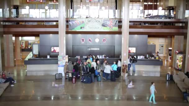 People standing near reception in hotel — Stock Video