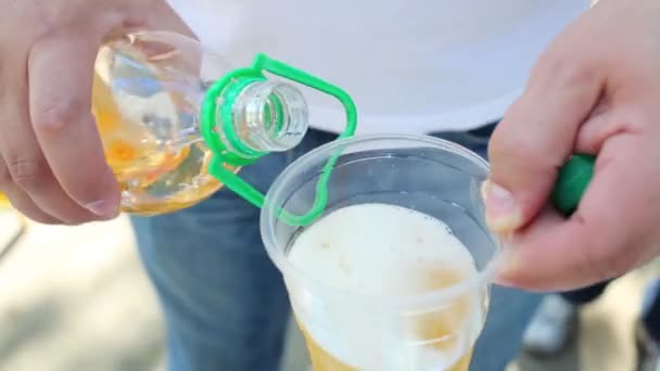 Man pours beer into cup — Stock Video