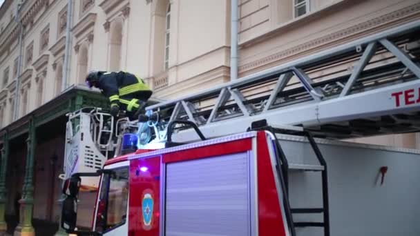 Firefighter enters cradle of ladder — Stock Video