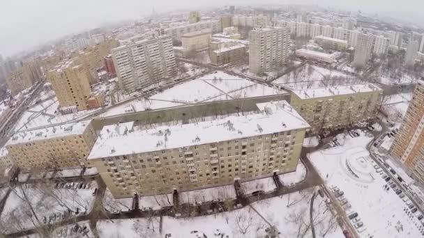 Secteur urbain avec circulation routière — Video