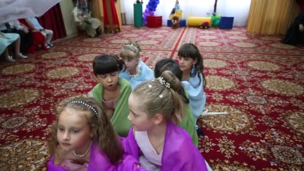 Filles dansent à la maternelle — Video