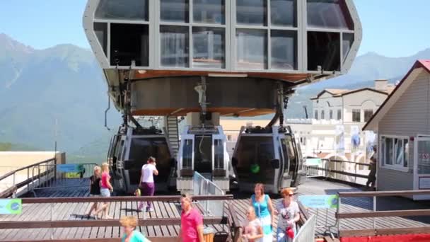 Seilbahn im Skigebiet — Stockvideo