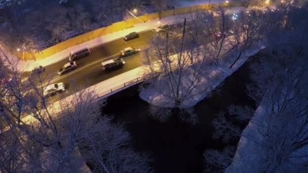 Ruch drogowy nad rzeką Yauza — Wideo stockowe