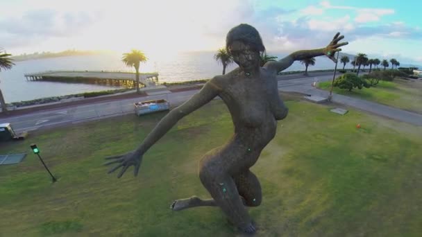 Dansande kvinna skulptur på Treasure Island — Stockvideo