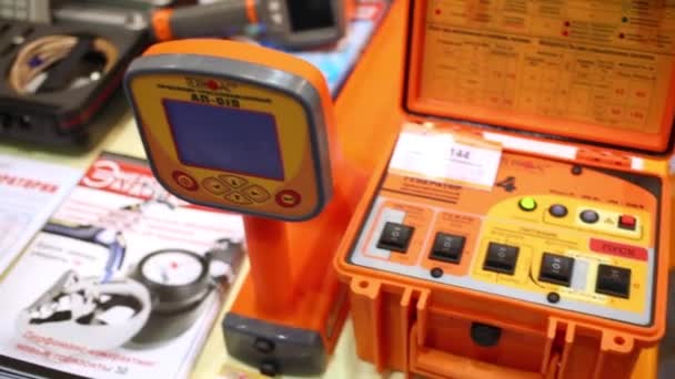 Cable line finder at Exhibition — Stock Video