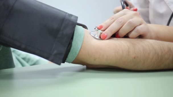 Blood pressure measuring — Stock Video