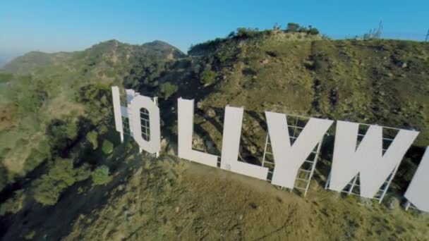 El sol brilla sobre el cartel de Hollywood — Vídeos de Stock