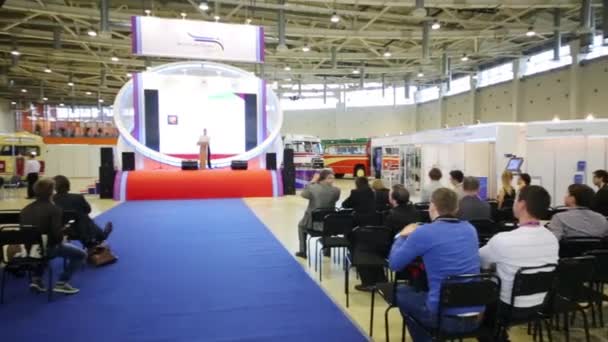 Conference at exhibition city transport — Stock Video