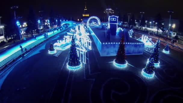 Pista de hielo con adornos iluminados — Vídeos de Stock