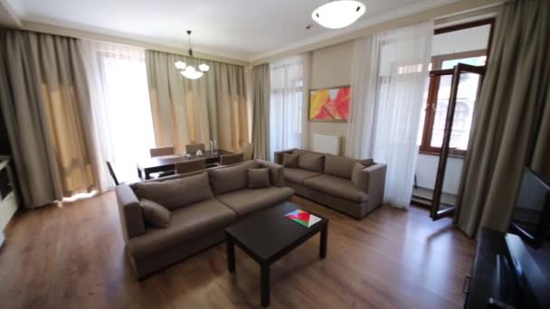 Woonkamer in appartement in Gorki Gorod — Stockvideo